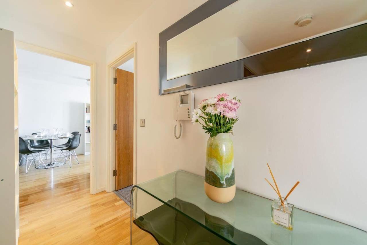 לונדון Room With Private Bathroom In A Modern Two Bedroom Two Bathroom Flat מראה חיצוני תמונה