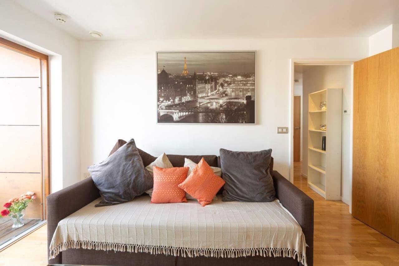 לונדון Room With Private Bathroom In A Modern Two Bedroom Two Bathroom Flat מראה חיצוני תמונה