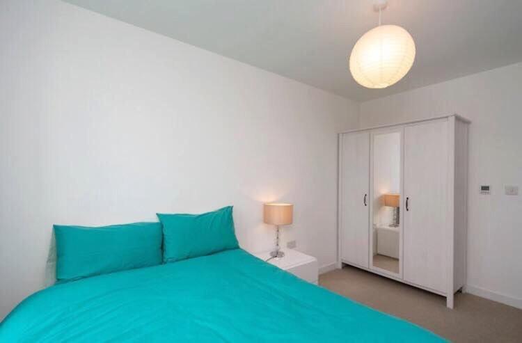 לונדון Room With Private Bathroom In A Modern Two Bedroom Two Bathroom Flat מראה חיצוני תמונה